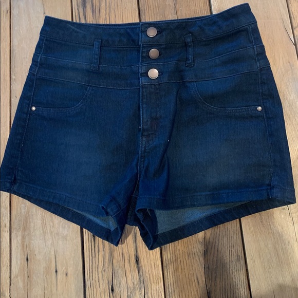 Refuge shorts - Picture 1 of 3